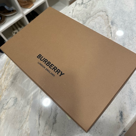 Burberry Sandals - Picture 3 of 5